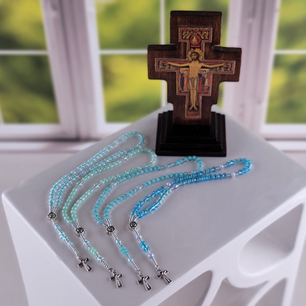 4 rosary variants in waterfall shape near crucifix Bluebell, Mint, Pool, Sky